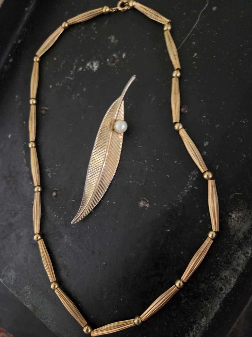 VINTAGE Napier Style Goldtone Necklace & Leaf Brooch With Pearl